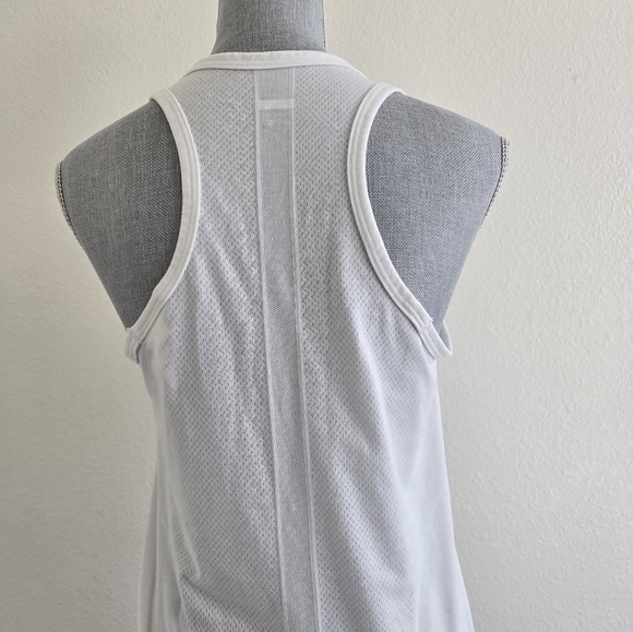 Nike Dri-fit Tank Top Like new Conditionin White Color size Medium - Picture 7 of 16